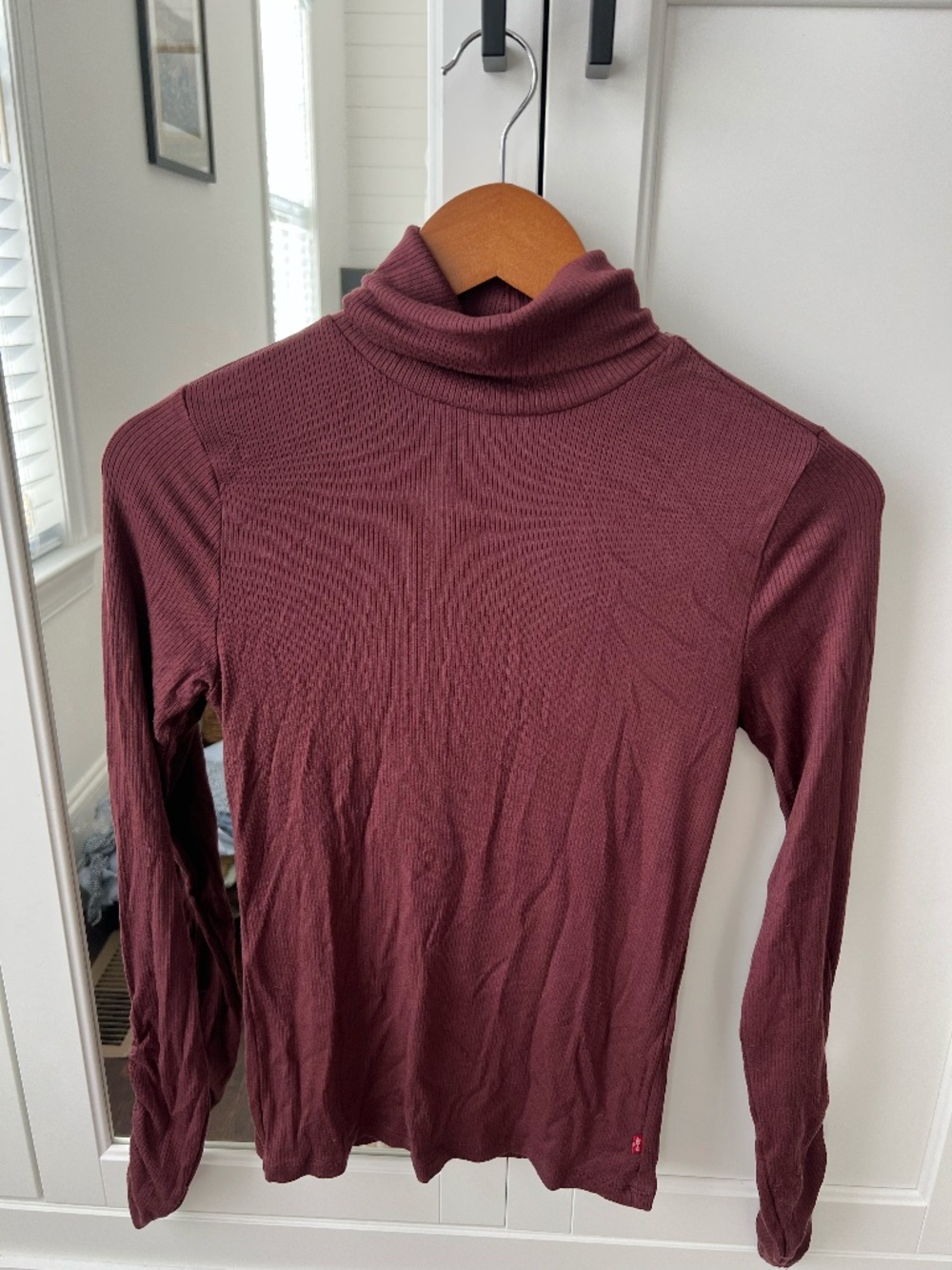 Levi’s Plum Burgundy Ribbed Turtleneck Long Sleeve Top | Size S